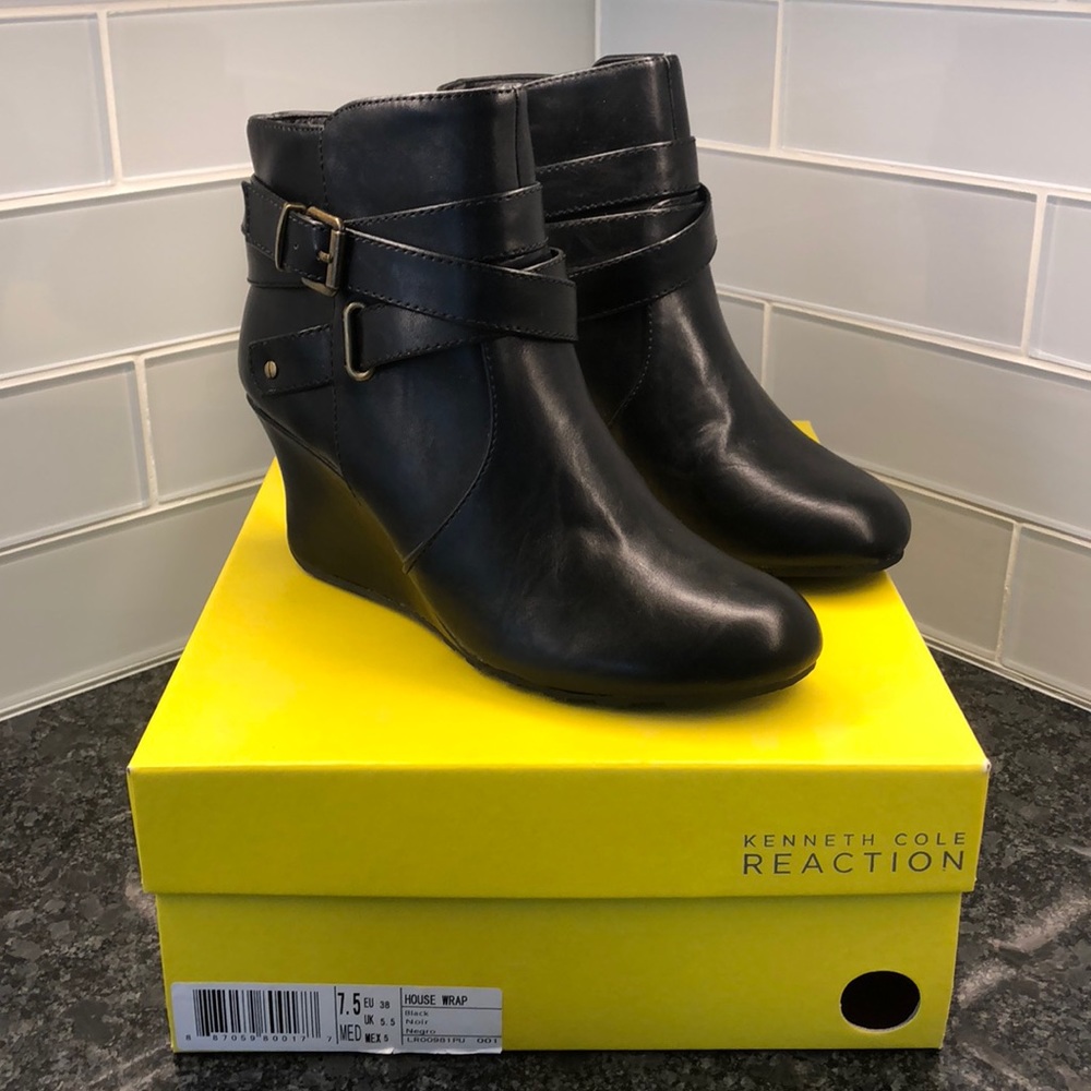NEW Kenneth Cole Reaction wedge booties